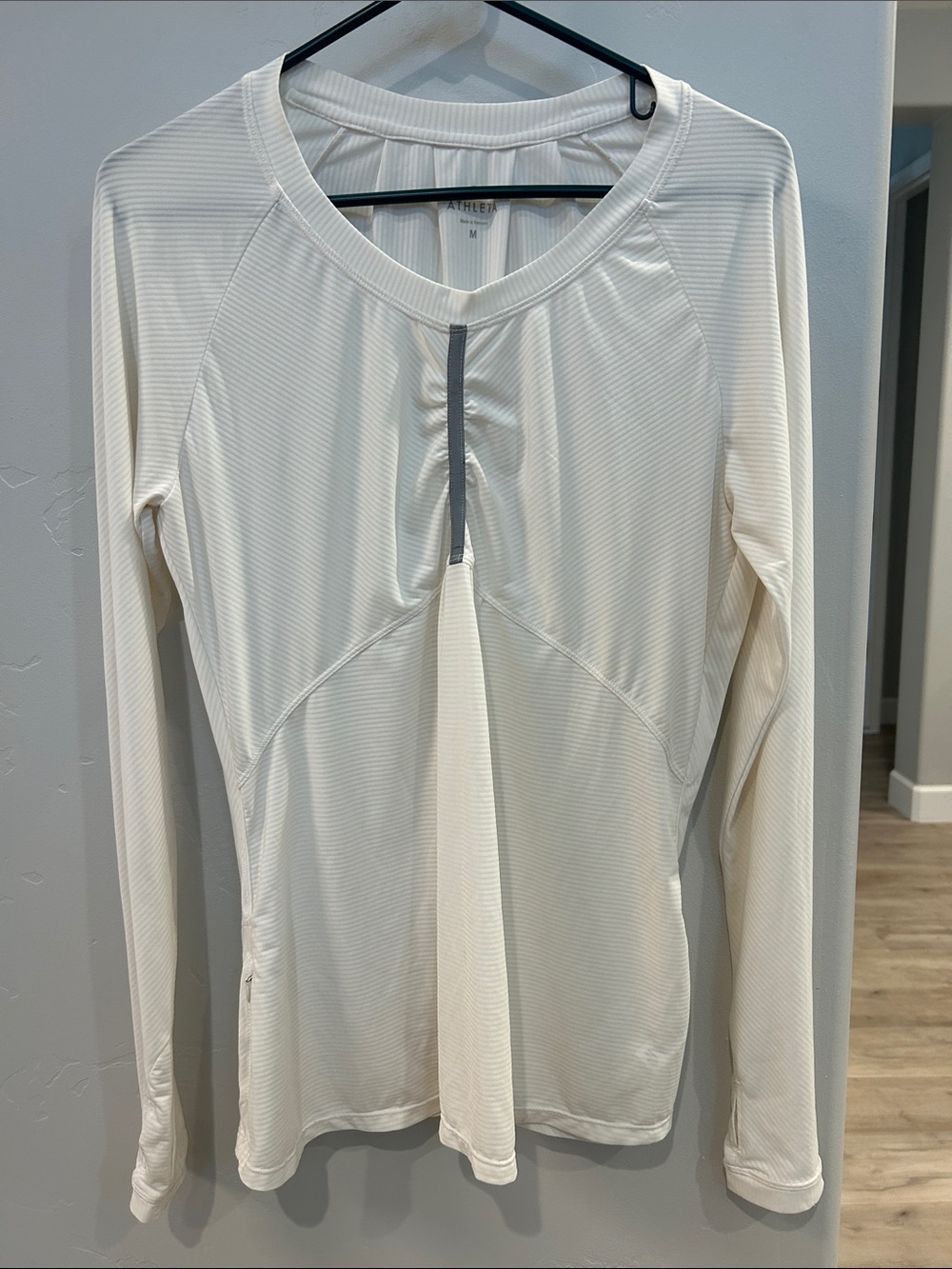 Athleta Cream Lightweight Long-Sleeve Performance Top